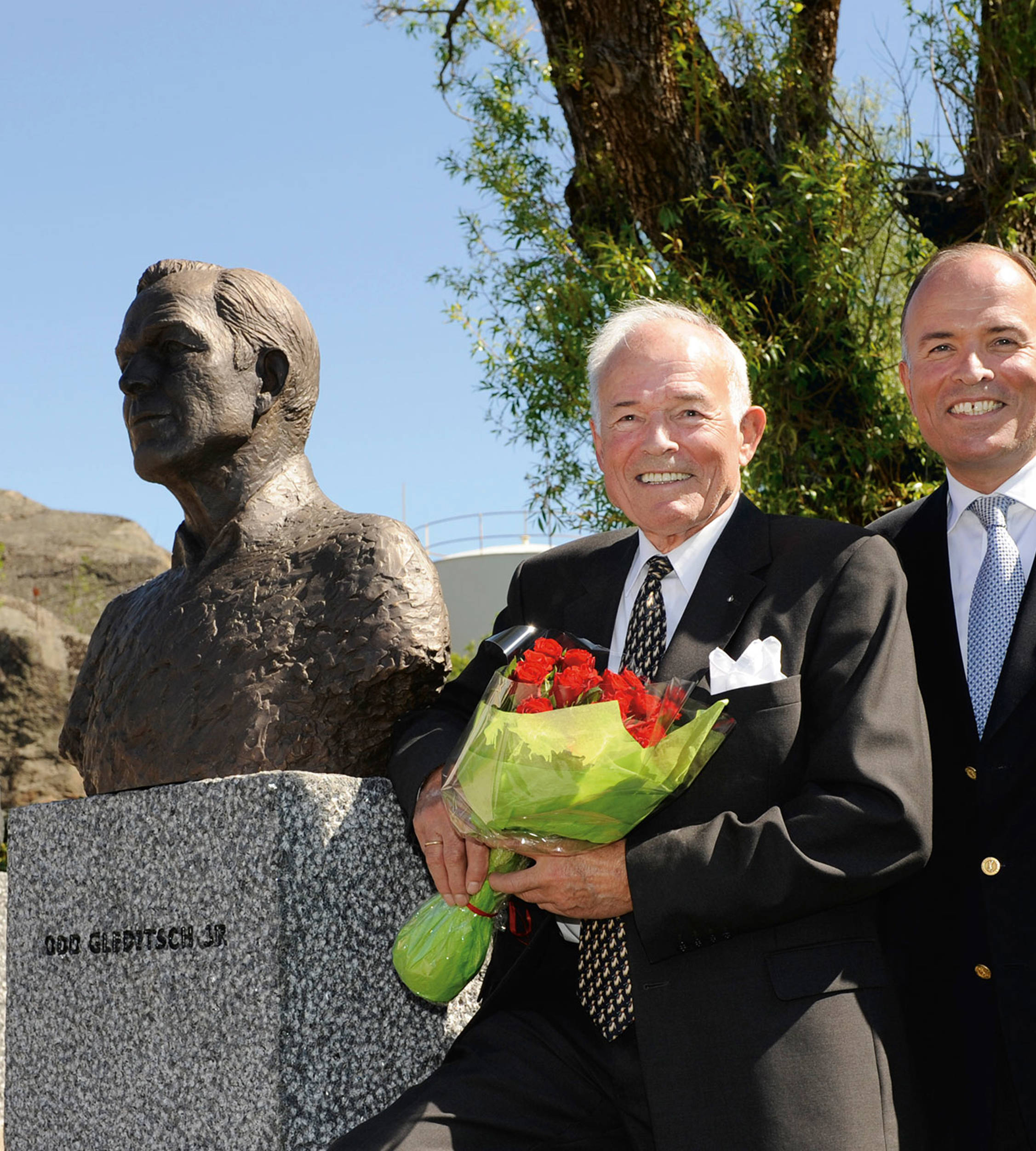 Odd Gleditsch jr. and Odd Gleditsch d.y. at the unveiling of the bust of Odd Gleditsch jr. at the entrance to Jotun HQ in Norway.